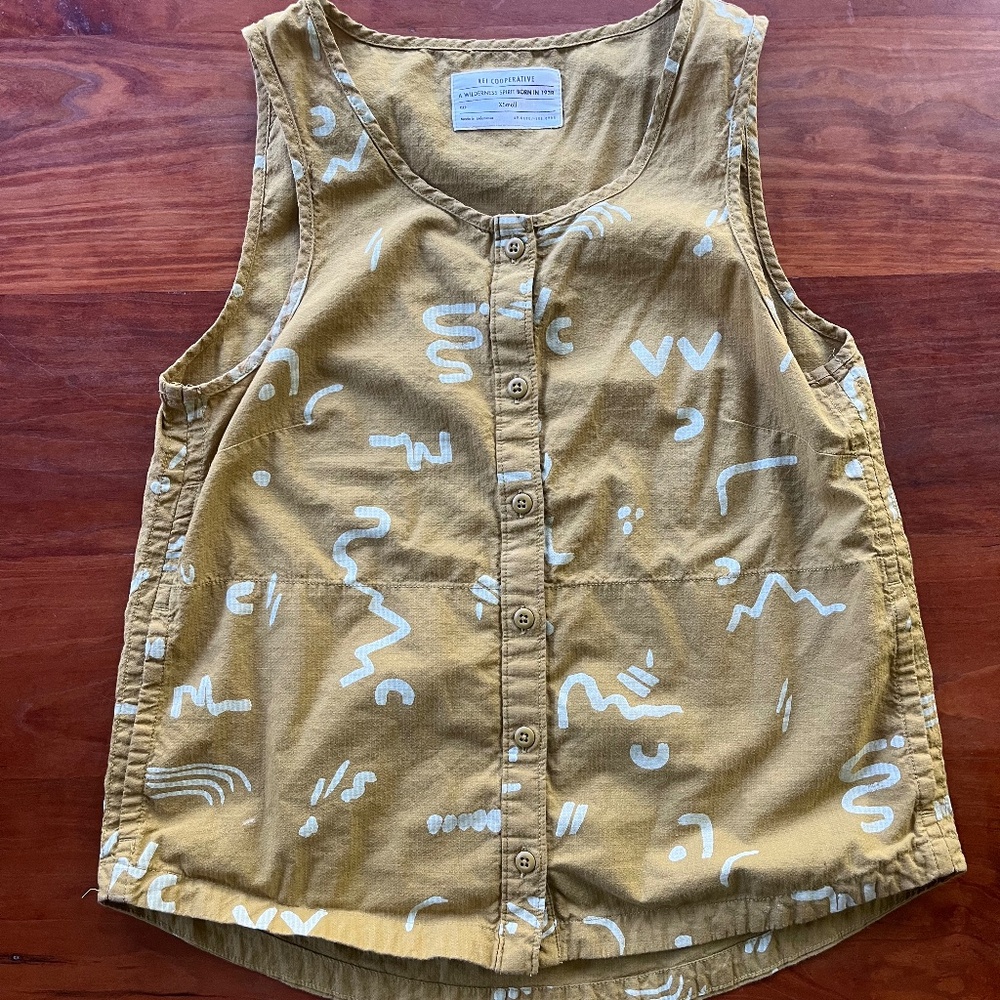 REI Cooperative XS yellow tank with pockets!